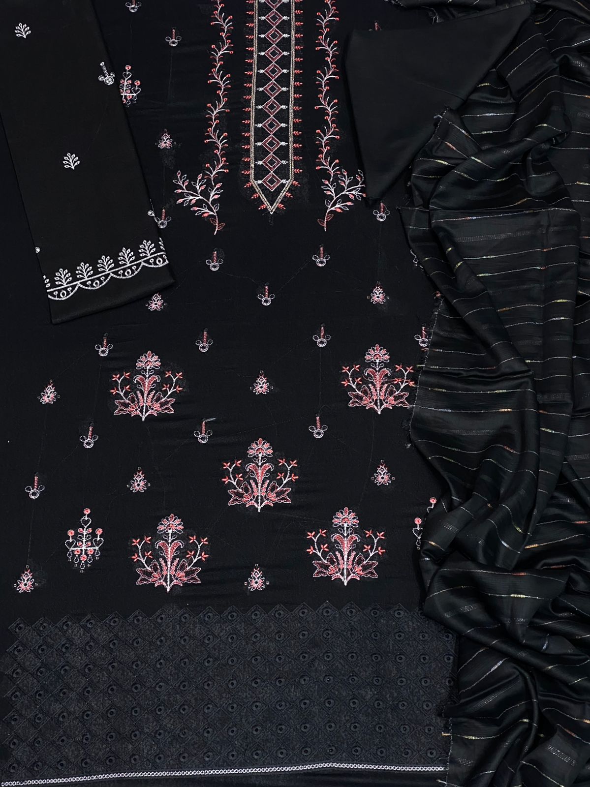 Bin Saeed Luxury Karandi 3Pc Embroidered Suit with Jacquard Dupatta – Black Design 01